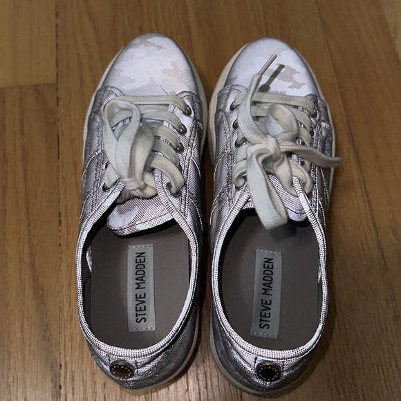 Steve madden reflective camo platforms - Picture 4 of 5